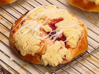 Drożdżówka z owocem 90g Drożdżówka z owocem 90g
